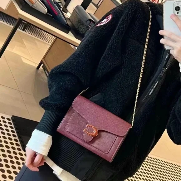 COACH Tabby Chain Clutch Wine Pebble Leather Crossboday BagNWT